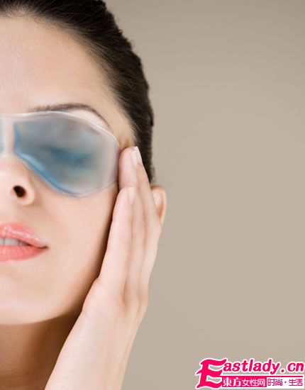 眼霜+按摩軟硬兼施救治黑眼圈問(wèn)題肌
