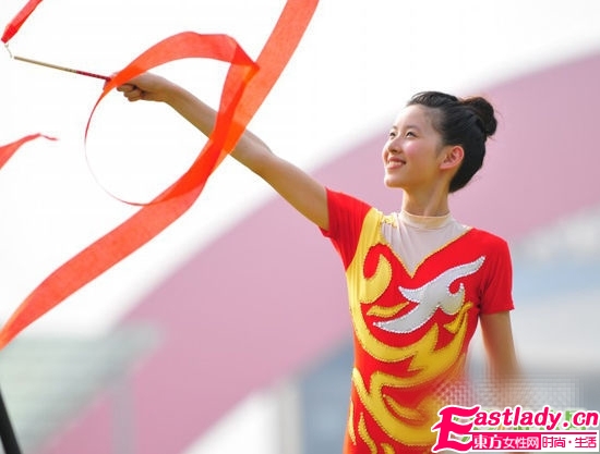 腹有詩書氣自華 ＂奶茶妹妹＂清純造型