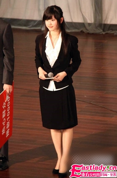 腹有詩書氣自華 ＂奶茶妹妹＂清純造型