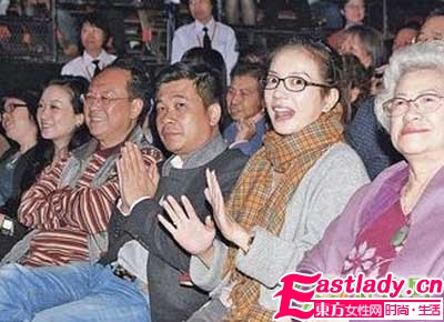 趙薇如何美白 其素顏照曝光美麗依舊