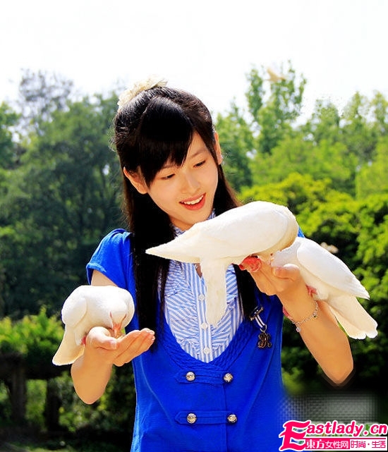 腹有詩書氣自華 ＂奶茶妹妹＂清純造型