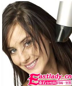 怎么用吹風(fēng)機(jī)把頭發(fā)吹蓬松