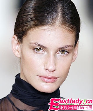 讓眼睛變大的眼妝顏色