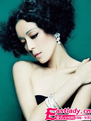 新年款可愛(ài)粉紅芭比娃娃妝