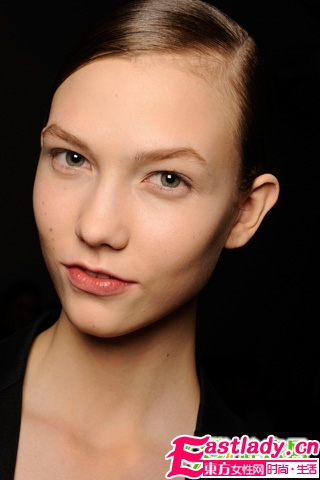 光潔嫩膚 找準(zhǔn)痘痘的四個(gè)成因