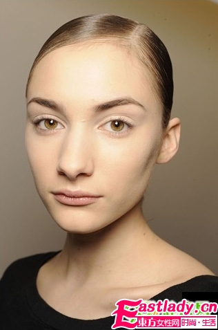 光潔嫩膚 找準(zhǔn)痘痘的四個(gè)成因