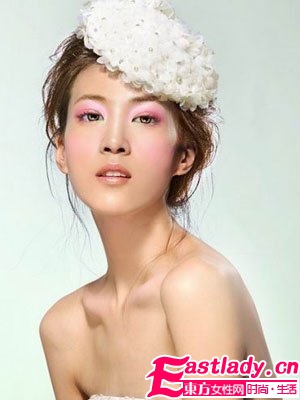 新年款可愛(ài)粉紅芭比娃娃妝