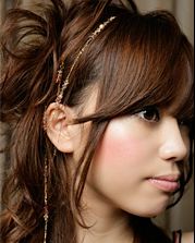 4款不同風(fēng)格發(fā)型 七夕讓他眼前一亮 魅力升級 巧用項鏈點綴盤發(fā)