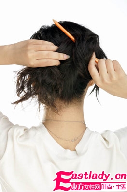 用鉛筆盤(pán)發(fā)的方法 簡(jiǎn)單實(shí)用