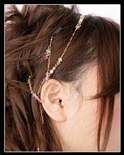 4款不同風(fēng)格發(fā)型 七夕讓他眼前一亮 魅力升級 巧用項鏈點綴盤發(fā)