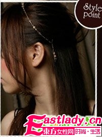 4款不同風(fēng)格發(fā)型 七夕讓他眼前一亮 魅力升級 巧用項鏈點綴盤發(fā)