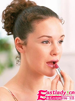 唇部養(yǎng)護(hù)5步走 養(yǎng)出水潤唇