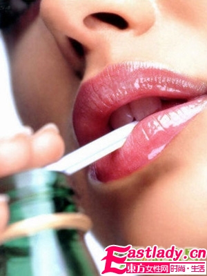 唇部養(yǎng)護(hù)5步走 養(yǎng)出水潤唇