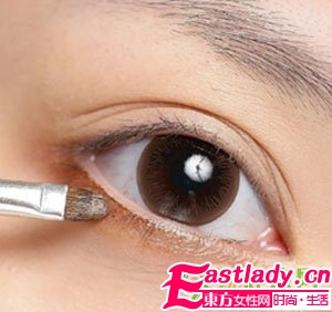 六小步畫出 清純 派煙熏妝容