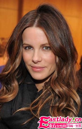 11位女星裸妝斗艷 笑容自信