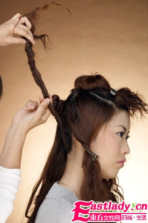 可以瘦臉的盤發(fā)發(fā)型