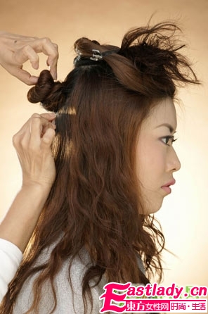 可以瘦臉的盤發(fā)發(fā)型