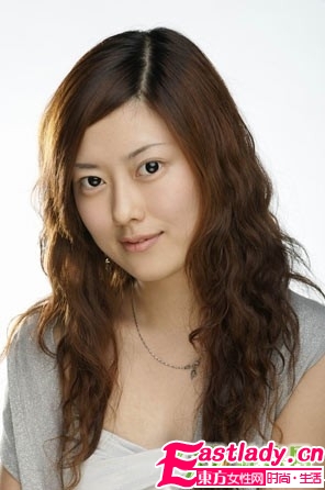 可以瘦臉的盤發(fā)發(fā)型