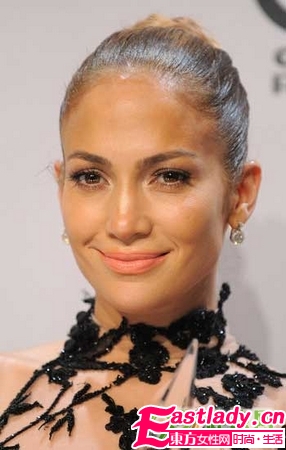 11位女星裸妝斗艷 笑容自信