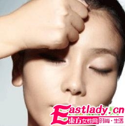 眼睛水腫 輕輕按幾下立馬消除