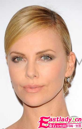 11位女星裸妝斗艷 笑容自信