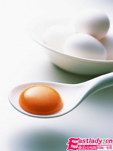 9個用雞蛋護(hù)膚妙招 讓你肌膚嫩滑如新生