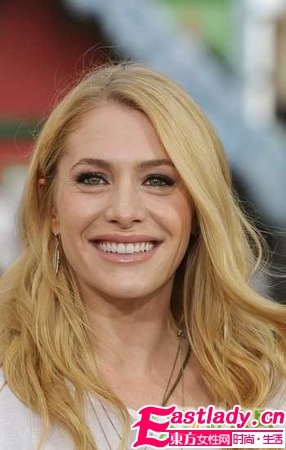 11位女星裸妝斗艷 笑容自信