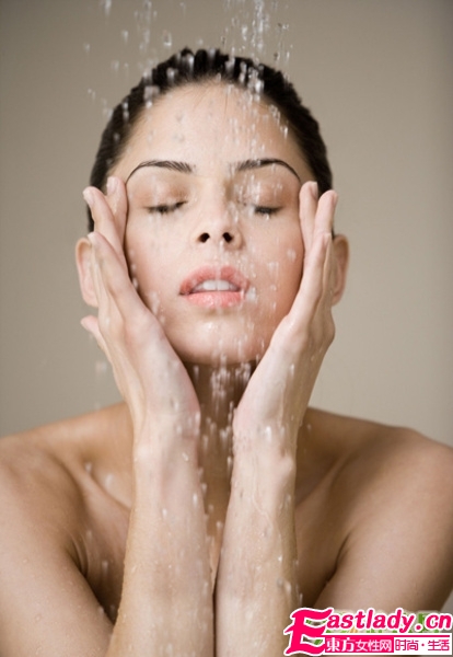 消滅唇角粉刺UP挑花運(yùn)