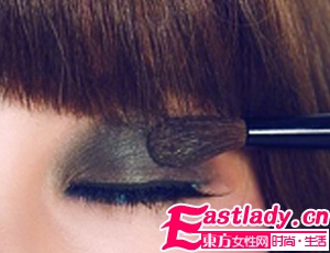 冷艷氣質(zhì)的眼妝怎么畫