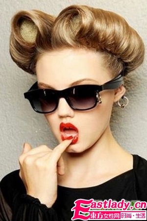 2012春夏女裝秀場(chǎng)復(fù)古發(fā)型