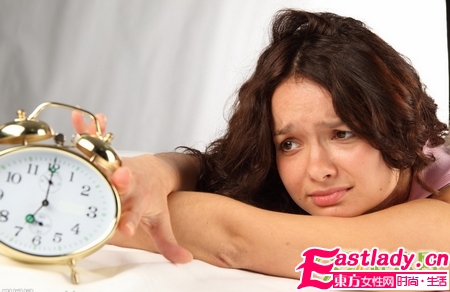 女人加速衰老的5種睡眠方式 穿胸罩睡覺