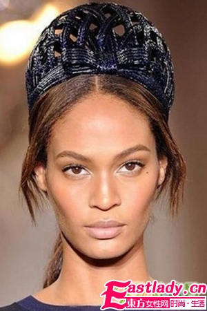 2012春夏女裝秀場(chǎng)復(fù)古發(fā)型