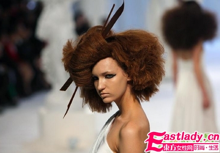 頂級(jí)假發(fā)展