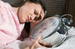 女人失眠的治療方法 試試這5種艾灸法
