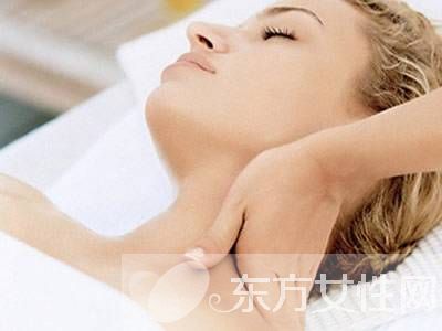 頸部疲勞怎么辦 一天24小時簡單按摩操防御頸椎病