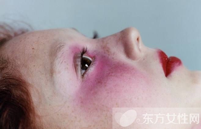 落枕怎么辦因?yàn)槭裁丛? 四個(gè)方法叫你輕松解決