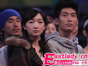 看周冬雨如何護(hù)膚祛痘美容