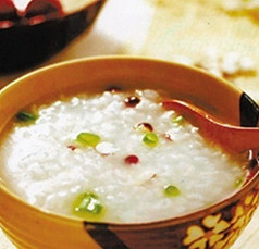 女性冬季美容養(yǎng)顏粥 喝出水嫩女人