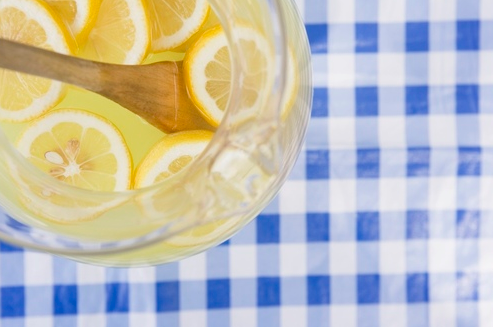 檸檬片泡水的功效 美白潤(rùn)膚提高免疫力