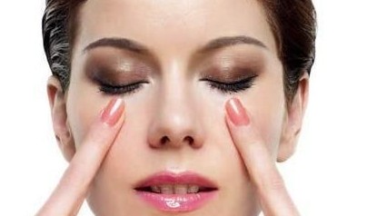 眼睛模糊是怎么回事 吃什么對眼睛好