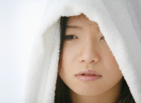 來(lái)月經(jīng)能不能洗頭 揭月經(jīng)期洗頭的注意事項(xiàng)