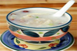女性冬季美容養(yǎng)顏粥 喝出水嫩女人