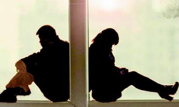 精神病遺傳嗎 精神病常見癥狀有哪些