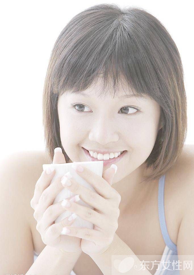 舌苔發(fā)白是什么原因 哪些食物有助緩解舌苔發(fā)白