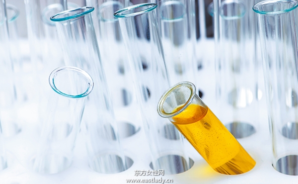 女性尿黃的原因有哪些 從尿的顏色看健康