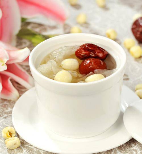簡(jiǎn)單幾步做出美味紅棗銀耳湯 美容養(yǎng)顏抗衰老