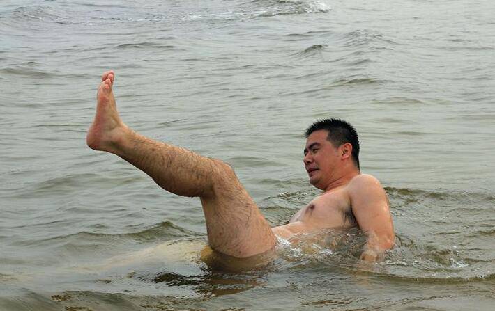 腳抽筋是什么原因 真的是因?yàn)槿扁}嗎