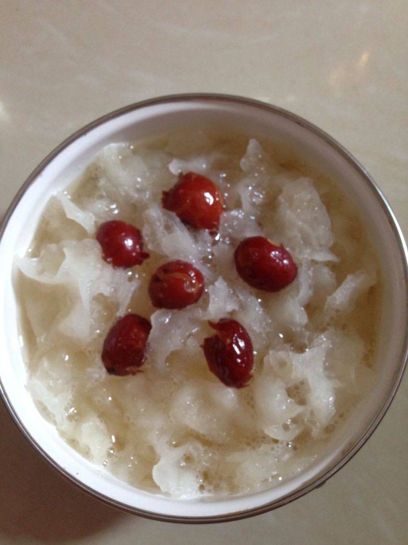 簡(jiǎn)單幾步做出美味紅棗銀耳湯 美容養(yǎng)顏抗衰老