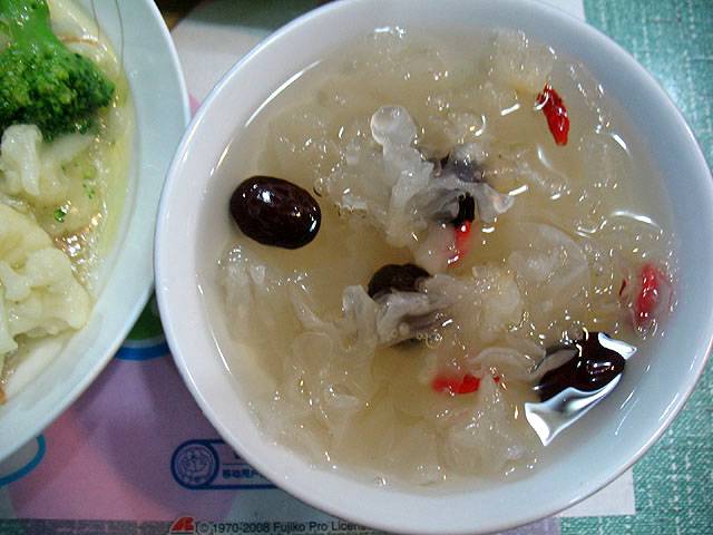 簡(jiǎn)單幾步做出美味紅棗銀耳湯 美容養(yǎng)顏抗衰老