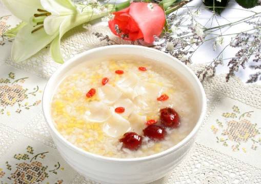 股骨頭壞死四大常見癥狀 9款食療助康復(fù)